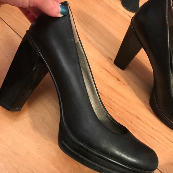 Black high heels - Picture 3 of 3